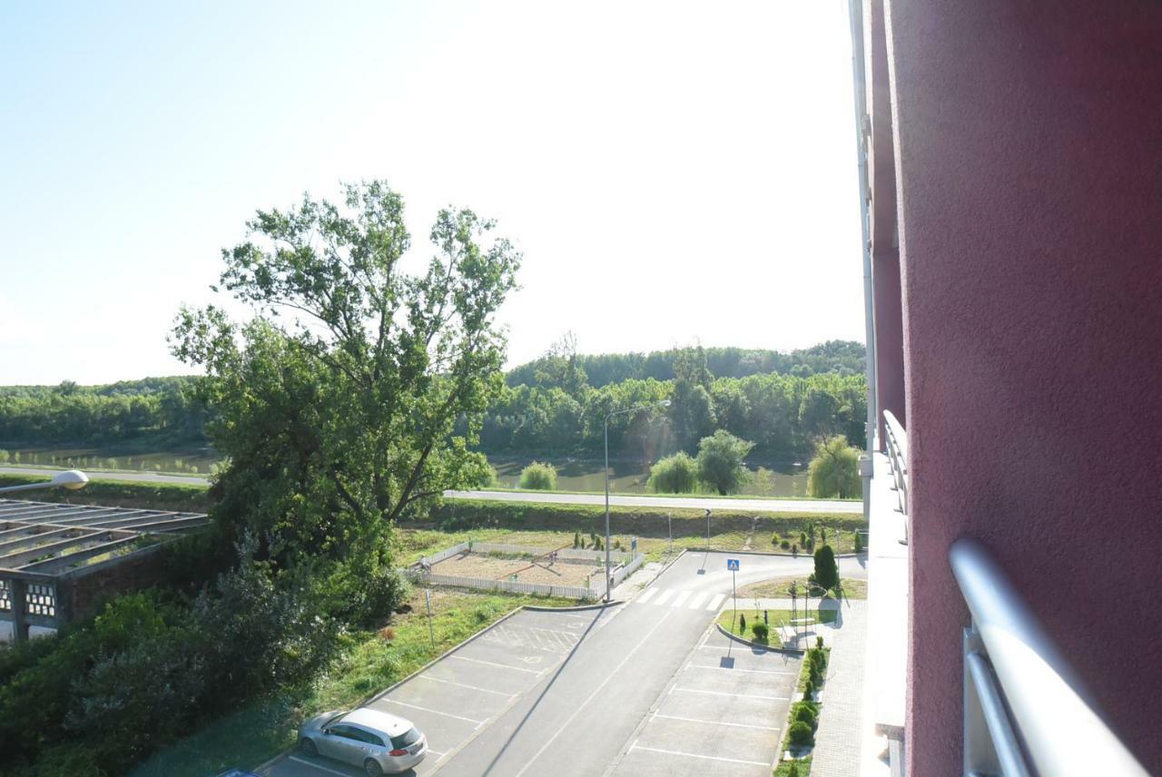 Tamis Kapija Apartment Pančevo Esterno foto